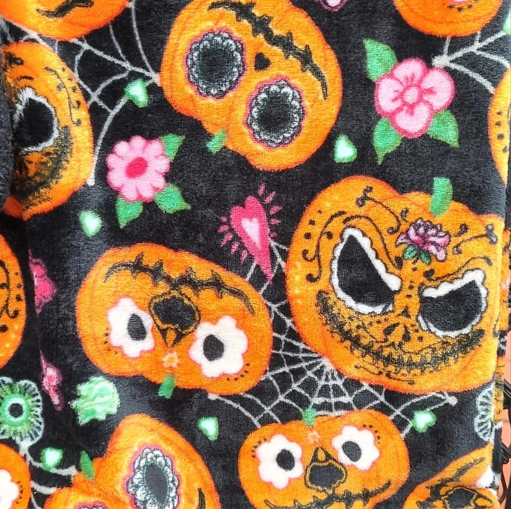 Dia De Los Muertos Printed Throw & Gift Set: Socks & Plastic Tumbler Halloween